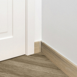 Fussleiste 2,2m Kunststoff PVC Geschäumtes Eiche Saintes