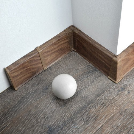 2,5m Fussleiste PVC 70mm Sandelbaum + Montagematerial Gratis